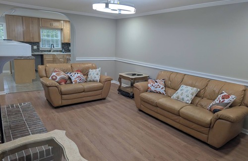 Greensboro House | Private 3BR Retreat w/Large Yard, Den & Enclosed Patio in Greensboro
