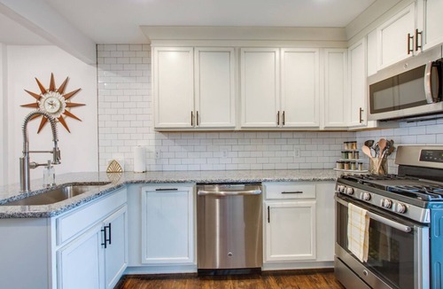 McFerrin Park House | Private Backyard 2mi to Downtown