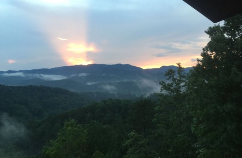 Marble Cabin | Private Cabin Getaway- Long Range Mountain View’s!