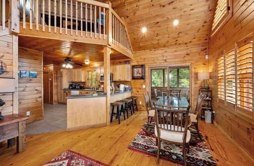 Ferguson Cabin | Private Cabin, Great Views, Hot Tub, WiFi, Fireplace