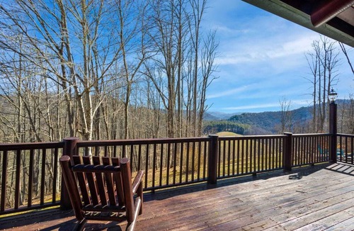 Sugar Grove Cabin | Private Cabin Overlooking Watauga River Valley