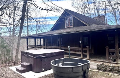 Franklin Cabin | Private Cabin with Jacuzzi Great for a Group Getaway in Tennessee