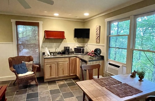 Pisgah Forest Cabin | Private charming Mountainside Cabin near The Pisgah National Forest.