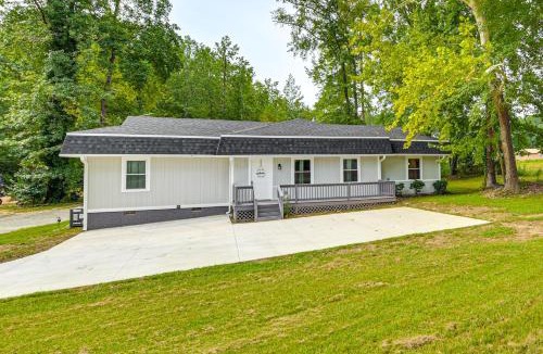 Sanford House | Private Deck and Yard Home 3 Mi to Dtwn Sanford!