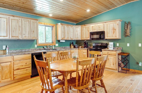 Park Falls Cabin | Private Dock, BBQ Ready: Lakefront Fifield Home!