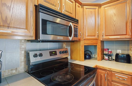 Terrell House | Private dock, hot tub, game room, paddle boat & fire pit!