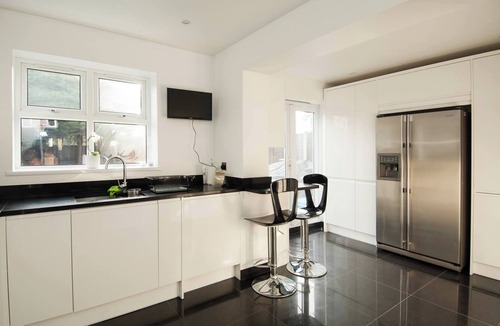 Cheshunt House | Private Double Room ensuite in Cheshunt nr London