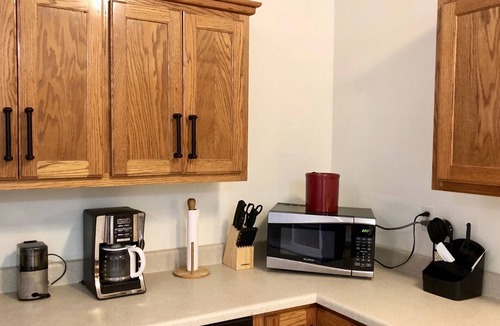 South View House | Private, easily accessible (no steps or stairs anywhere!), kid and pet friendly,