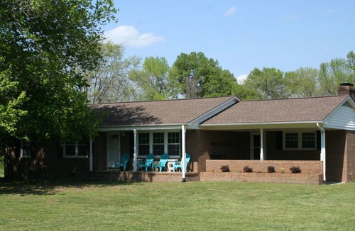 Pittsboro House | Private Friendly Country Home 2 miles from Shakori Hills