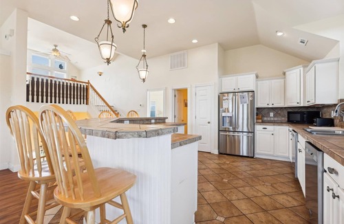 Pine Island House | Private heated pool, hot tub, Pool table, pet friendly. 9 Bdrm w/10th sleeping area