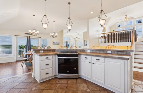 Pine Island House | Private heated pool, hot tub, Pool table, pet friendly. 9 Bdrm w/10th sleeping area