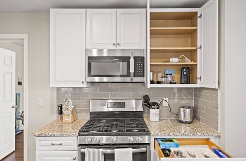 Biddleville House | Private Home w/Fenced Yard, Office & Gym - 5 Mins to Uptown