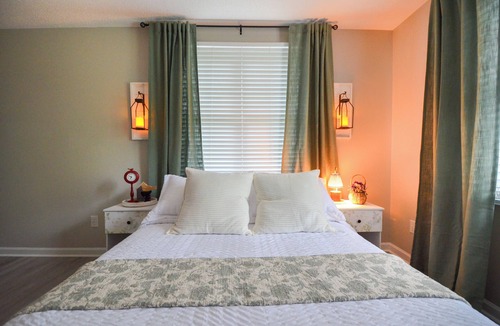 Wake Forest Other | Private Homestead, 1.5 Acres, Spa, Gym, Firepit, Chickens, King Suite, Pets