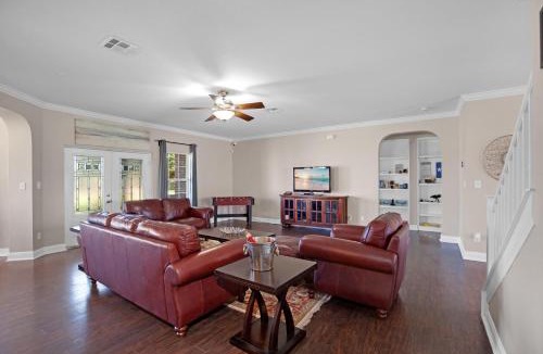 Kyle House | *Private Hot Spa*, Pool, Ranch Estate, Countryside