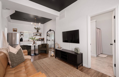 Kitty Hawk Apartment | Private Hot Tub! 100” Projector In Bedroom, Luxury King Bed/Design, OBX Beaches!