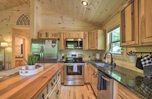 Murphy House | Private Hot Tub and EV Charger Cozy Murphy Cabin!