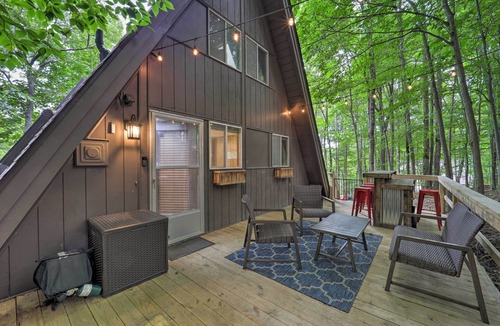 Charter Hills Cabin | Private Hot Tub: Cabin 1 Mi to Beech Mountain!