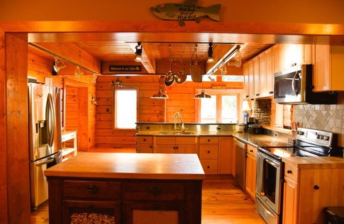 Southmont House | Private Lakefront Log House with Boat Dock