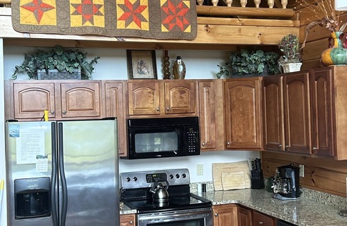 The Meadows At Lake James Station House | PRIVATE LOG CABIN WITH INCREDIBLE VIEW - ONLY 4 MILES TO LAKE JAMES -