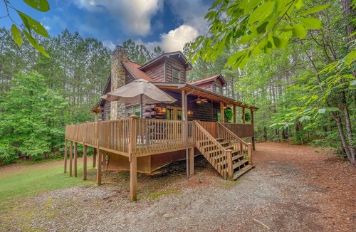 Lake Lure Cabin | Private LogHome/LakeLure/HOTTUB Game room access to open beach/lakes/hiking/pet