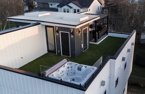Haynes Area House | Private Luxury Home w Rooftop Hot Tub & Cabana at The New Cumberland Resort