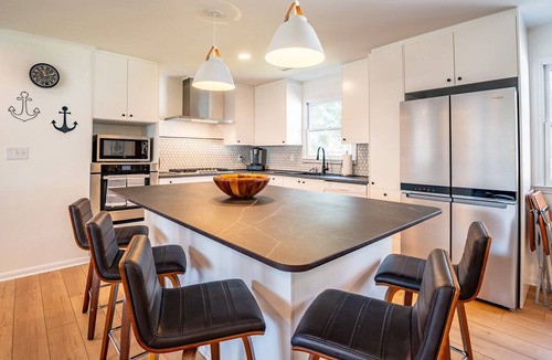 Tranquil Harbour House | Private Mid-Century Modern Home - Fall Specials