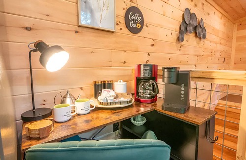 Smoky Mountains Cabin | Private Modern 2BR Treehouse + Views, Hot tub, Firepit, and POOL!