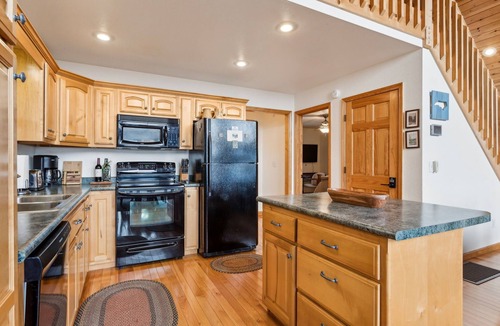 Murphy Cabin | Private Mountain Cabin Retreat 1.5 acres, Amazing Views, Hot Tub, STARLINK Wifi