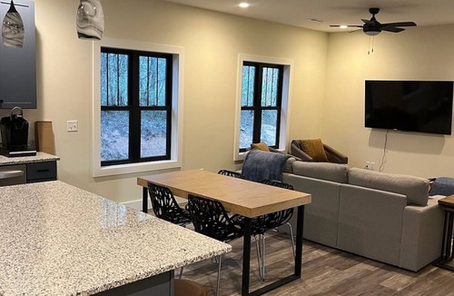 Penrose Apartment | Private Mountain Getaway in Little River Valley