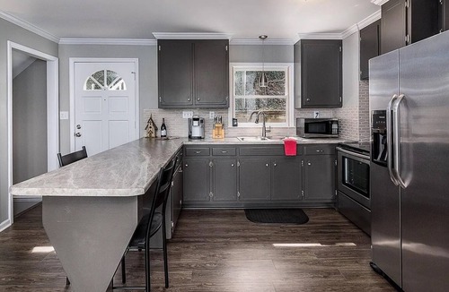 Claremont House | Private, pet friendly lakefront house on Lake Lookout Shoals.