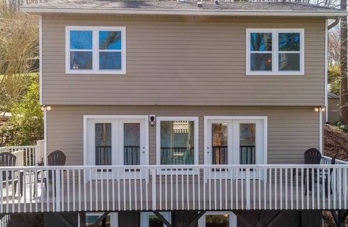 Claremont House | Private, pet friendly lakefront house on Lake Lookout Shoals.