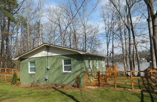 Southmont House | Private pier, dock, fire pit and access to boat access on High Rock lake