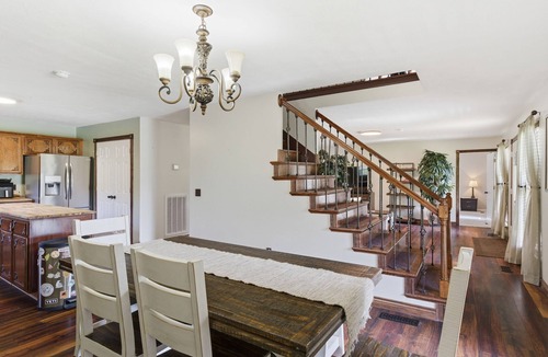 Joelton House | Private Pool Estate, Sleeps 20, Guest House, Creek