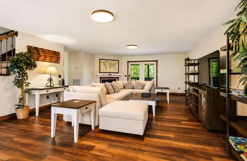 Joelton House | Private Pool Estate Sleeps 20 with Guest House