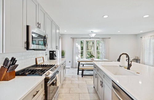 Folly Beach House | Private Pool & Hot Tub! Waterfront home on tidal creek - Thousand Sunny!