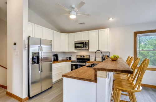 Duck House | Private Pool, Hot Tub, Den, Community pool & Tennis