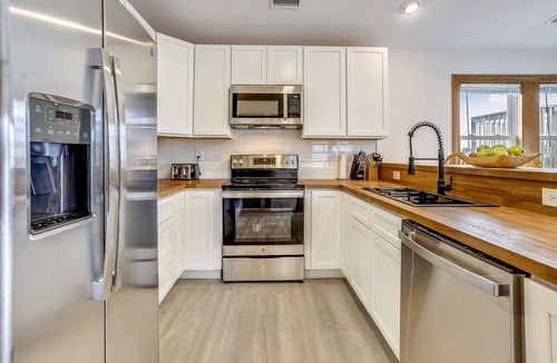 Duck House | Private Pool, Hot Tub, Den, Community pool & Tennis