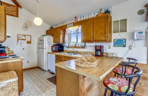 Carolina Dunes House | Private pool, hot tub, in Duck. 850 ft to beach! Pet Friendly!
