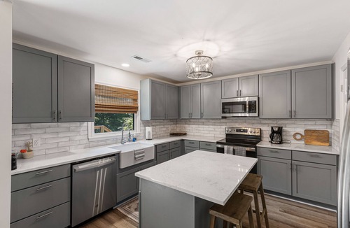 Highlands Hills House | Private Renovated home 1.5 Miles to downtown Highlands!