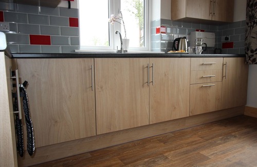 Redruth House | Private spacious house 5 mins by car to the beach