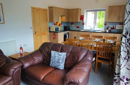 Redruth House | Private spacious house 5 mins by car to the beach