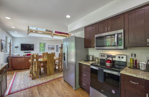 Hot Springs House | Private Waterfalls, Creek, Firepit, Hot Tub, Hiking & Level II Charging