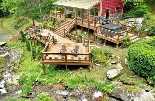 Hot Springs House | Private Waterfalls, Creek, Firepit, Hot Tub, Hiking & Level II Charging