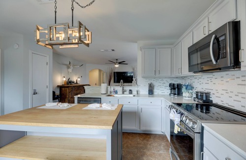 Manor House | Private Yard & Deck! Group-Friendly Haven in Manor