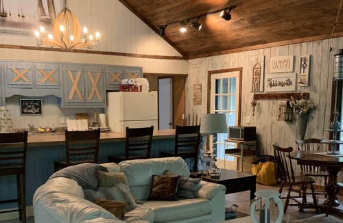 Robbinsville House | Professionally Decorated Mountain Cottage with seasonal views of Lake Santeetlah