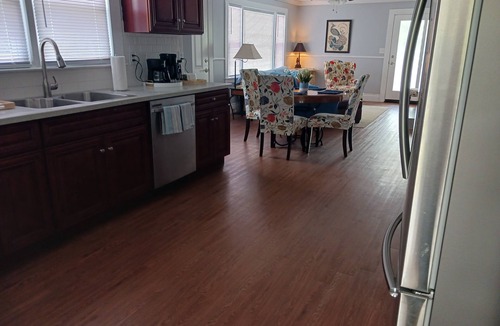 Mount Airy House | PROMO 10% WEEKLY/20% MONTHLYnPet Friendly on Forrest, Small fenced area for pets