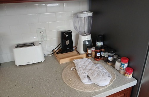 Mount Airy House | PROMO 10% WEEKLY/20% MONTHLYnPet Friendly on Forrest, Small fenced area for pets