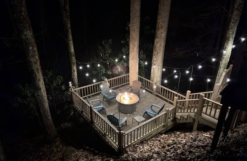 Maggie Valley Cabin | PROMO 5% WEEKLY 10% MONTHLY DISCOUNTnCREEK - DECKS - WOODS - HOT TUB - SECLUDED