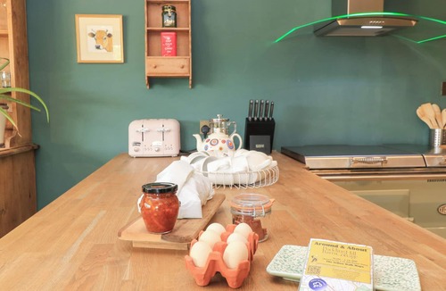 Bibury Cottage | PUDDING HILL BARN COTTAGE, pet friendly, with a garden in Bibury