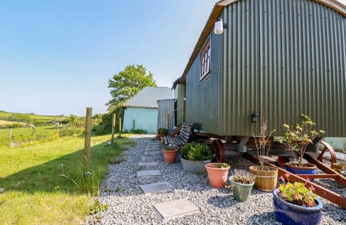 Brazzacott House | Puddle Duck Shepherds Hut, Crackington Haven